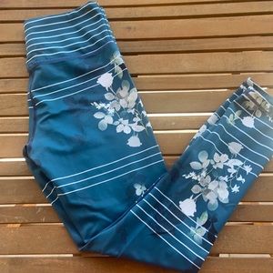 Zyia- Teal Floral Light n Tight leggings